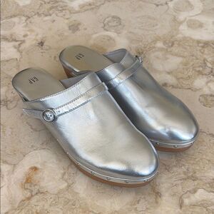 NWOT Gap Silver Faux Leather Clogs